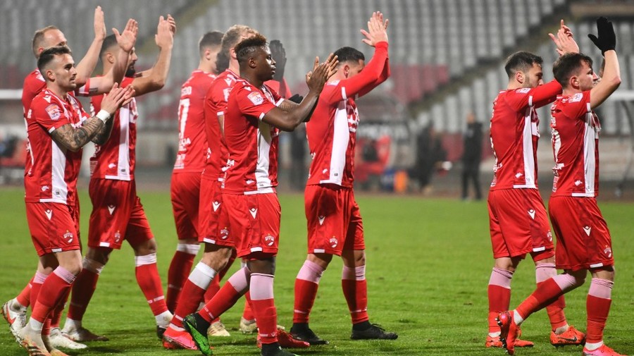 ULTIMA ORĂ | Situaţie critică la Dinamo! 14 jucători s-ar fi înţeles cu alte echipe