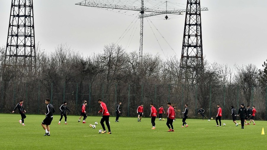Dinamo a avut doar 19 jucători la primul antrenament din 2021 