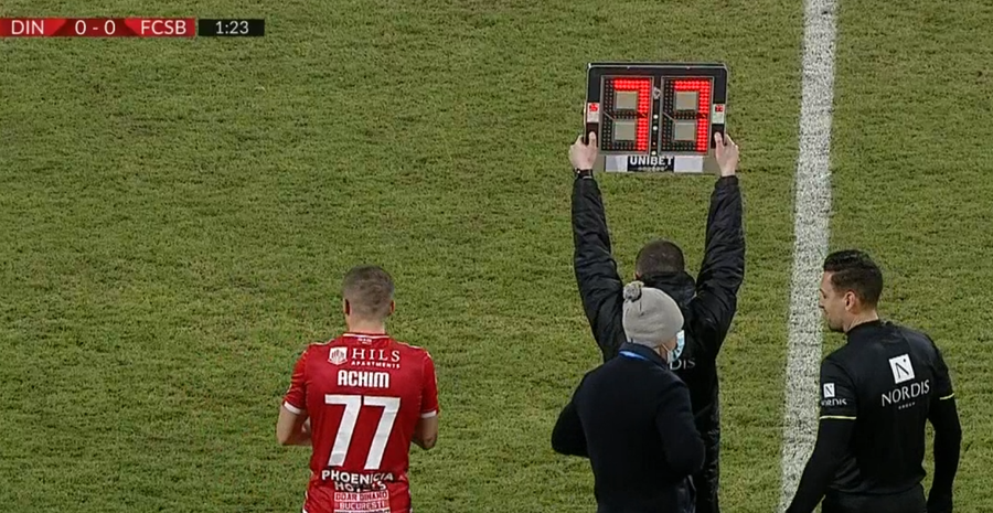 VIDEO | Au ”fentat” regula U-21 şi în derby. Schimbare la Dinamo, după doar 80 de secunde