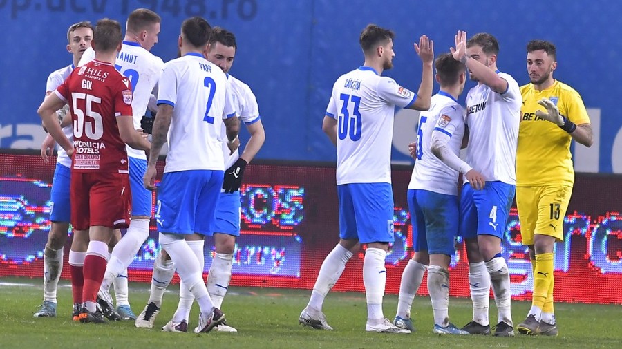 VIDEO | Oltenii sunt puşi pe şotii după victoria cu Dinamo. Reacţiile fabuloase ale lui Dan Nistor, Andrei Ivan şi Marius Constantin: "Mai fumezi?" / "Bineînţeles!"