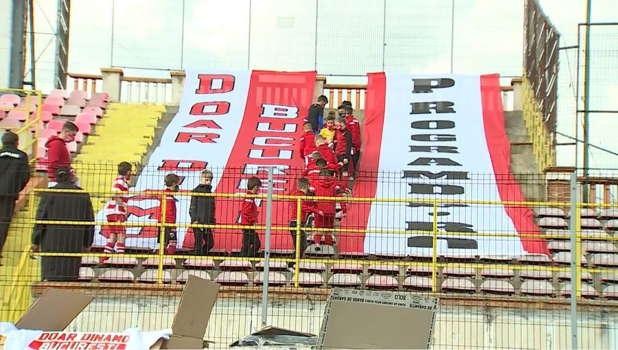 VIDEO | Încă un gest superb al fanilor din DDB! Copiii au primit echipamente din partea portarului Eşanu