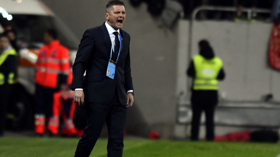 EXCLUSIV | Reuşeşte Uhrin să o salveze pe Dinamo? Albon: "Nu poate să facă multe. Se joacă din trei în trei zile, vor fi pe drum, antrenamente puţine"