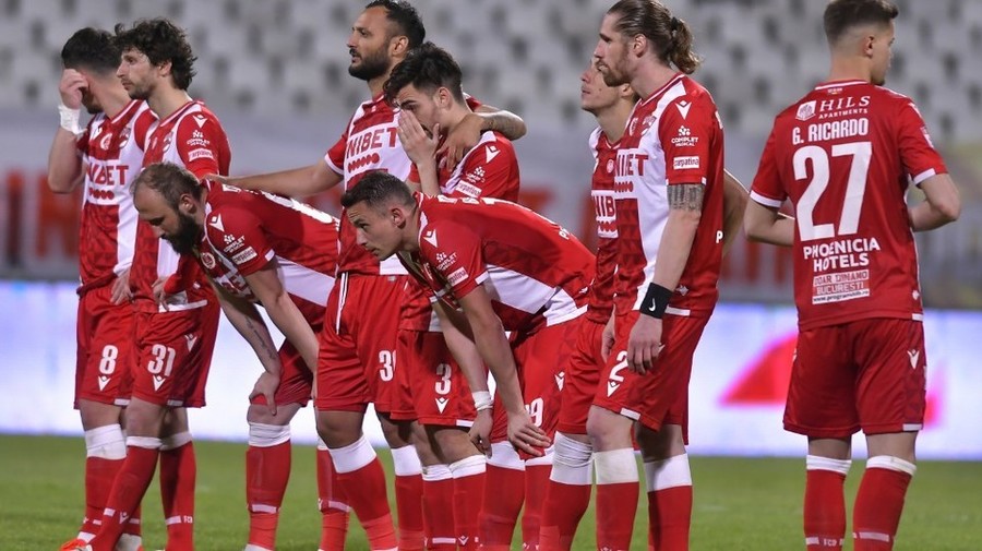 Dinamo are interdicţie la transferuri şi trebuie să achite datorii de sute de mii de euro. Ionuţ Badea: "Vor fi negocieri cu jucătorii care urmează să plece" EXCLUSIV