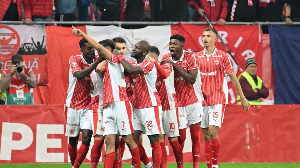 //i0.1616.ro/media/581/3142/38229/22451628/1/dinamo-bucuresti-cfr-cluj-superliga-superbet-31-10-2025.jpg