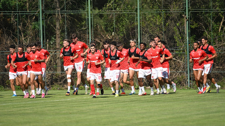 Veste bună pentru Dinamo! Un jucător de bază din sezonul trecut a revenit la antrenamente