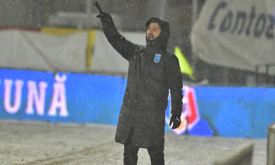 A trecut cu bine peste ger! Marinos Ouzounidis, foarte vesel la debut. ”Cel mai important e să le dau încredere jucătorilor mei”