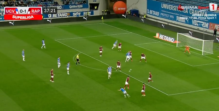 VIDEO | Gol de kinoramă reuşit de Cîmpanu! Mingea a fost perfect plasată, fără replică pentru portarul lui Rapid