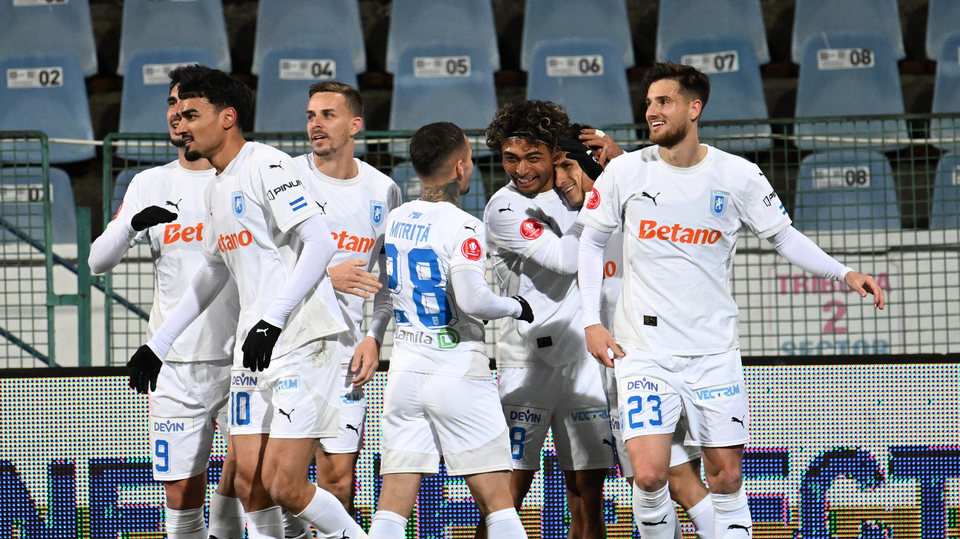 //i0.1616.ro/media/581/3142/38230/22012806/1/gloria-buzau-universitatea-craiova-superliga-superbet-21-12-2024.jpg