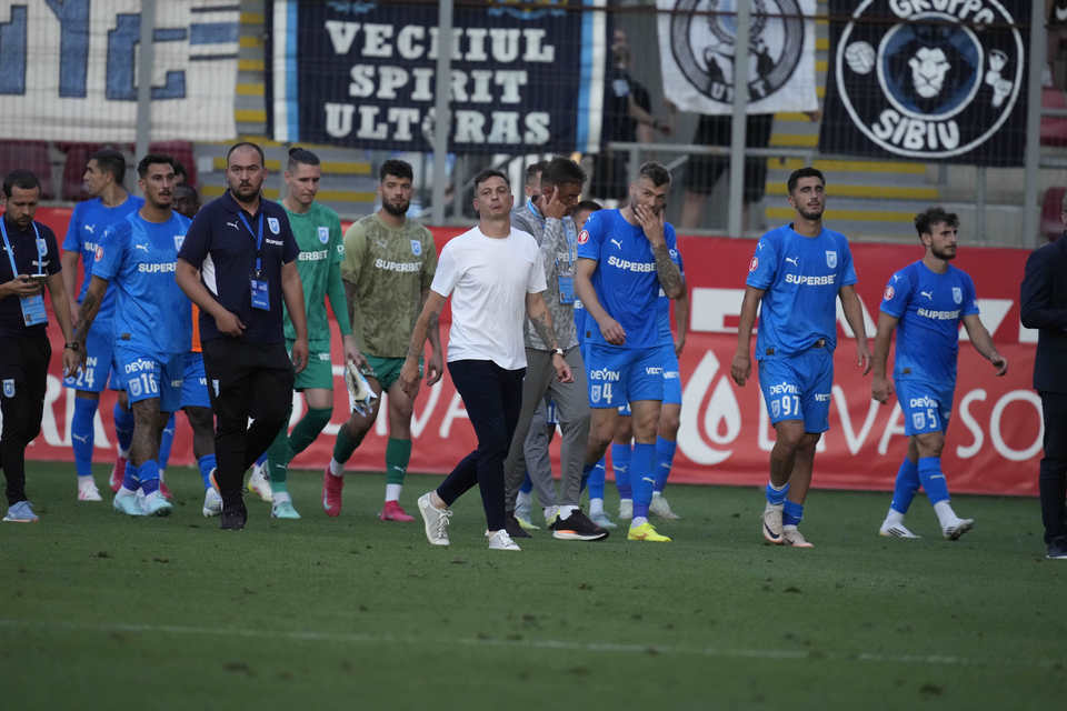 //i0.1616.ro/media/581/3142/38230/22125433/1/uta-arad-universitatea-craiova-superliga-superbet-12-07-2025.jpg