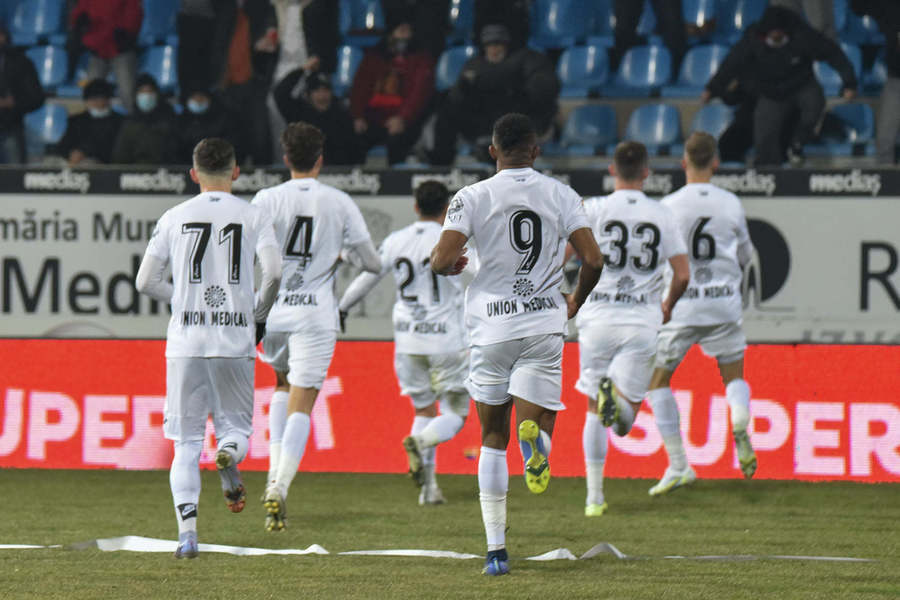 Lovitura pregătită de fotbaliştii lui Gaz Metan! Pleacă în masă de la echipă, înaintea meciului cu Dinamo