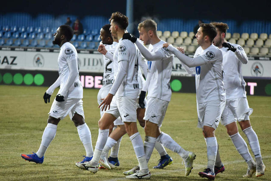 Cine conduce Gaz Metan Mediaş la meciul cu Dinamo, după plecarea lui Ilie Poenaru