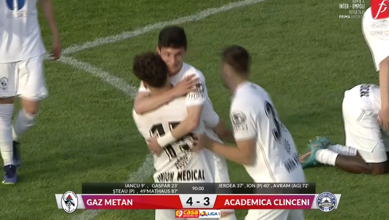 VIDEO ǀ De asta iubim fotbalul! Tinerii de la Gaz Metan Mediaş au celebrat ca şi cum ar fi câştigat un trofeu victoria cu Clinceni
