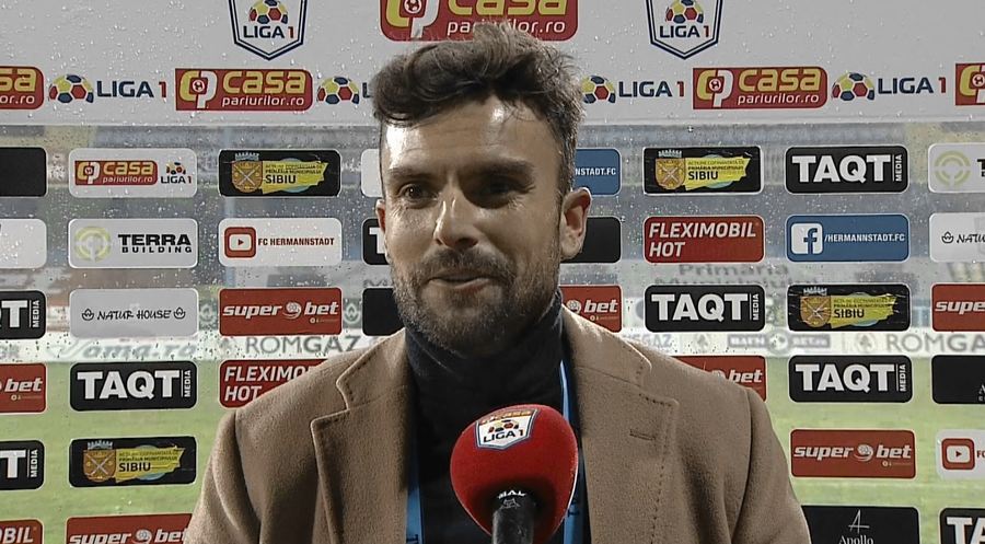 Jucătorii lui Hermannstat fac scut pentru Ruben Albes. ”E un antrenor foarte bun”