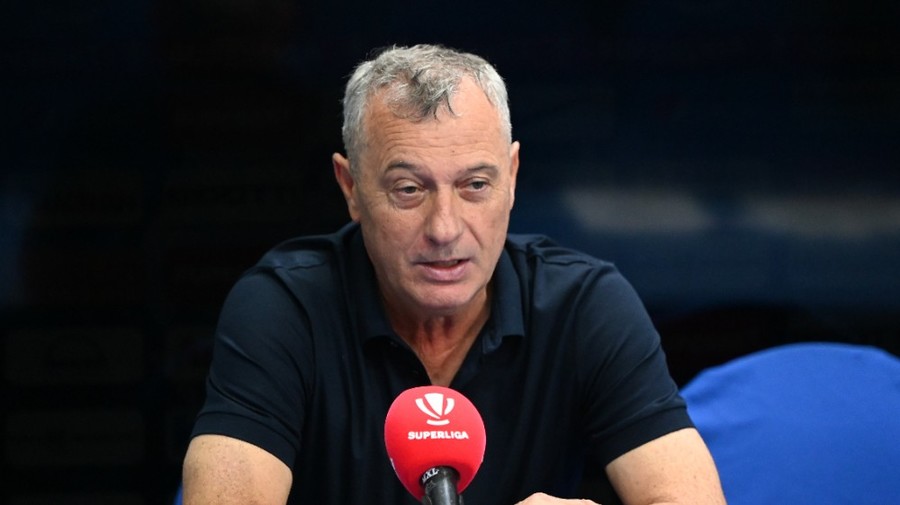 Mircea Rednic, asaltat de fane! "Toate au venit să mă vadă"