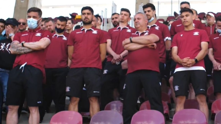 VIDEO | Fanii Rapidului pun presiune înaintea meciurilor decisive pentru promovare. Liderul galeriei, discurs în faţa jucătorilor, pe noul stadion. "Aşteptăm de la voi personalitate, atitudine"