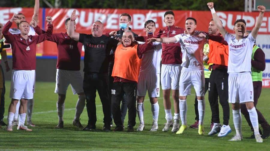 Rapid revine după 6 ani în Liga 1. Mihai Iosif: "În noiembrie, am plecat din noroi. Acum e cea mai fericită zi" Sărbătoare mare în vestiar | VIDEO