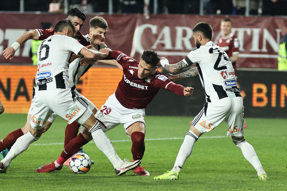 //i0.1616.ro/media/581/3142/38244/22007515/1/fc-rapid-1923-bucuresti-fc-universitatea-cluj-superliga-superbet-play-off-19-04-2025-3.jpg