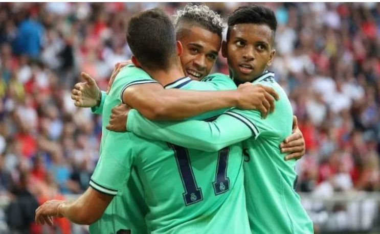 West Ham mută surprinzător pe piaţa transferurilor. Achiziţia spectaculoasă anunţată de şefii „ciocănarilor”