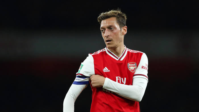 A început cursa pentru transferul lui Ozil. Mijlocaşul pleacă gratis de la Arsenal şi trei echipe şi-au anunţat intenţiile unei mutări 