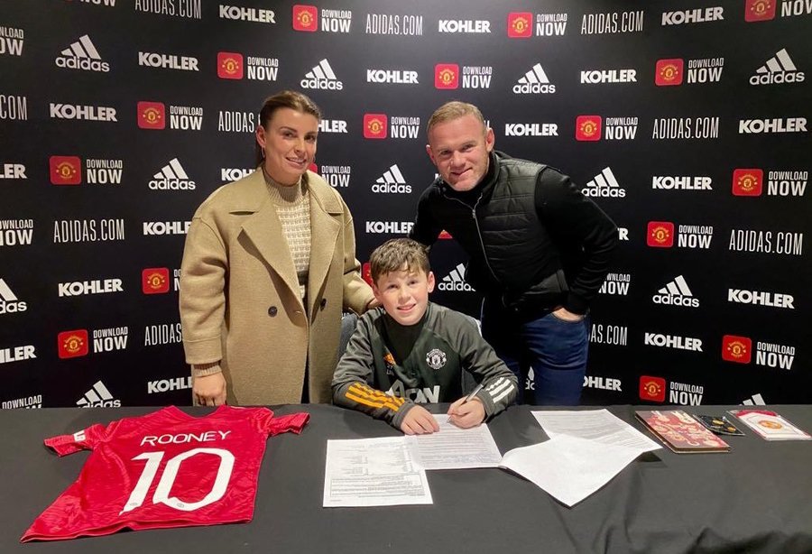 Dinastia Rooney continuă la Manchester United. Fiul său a semnat cu echipa de pe Old Trafford