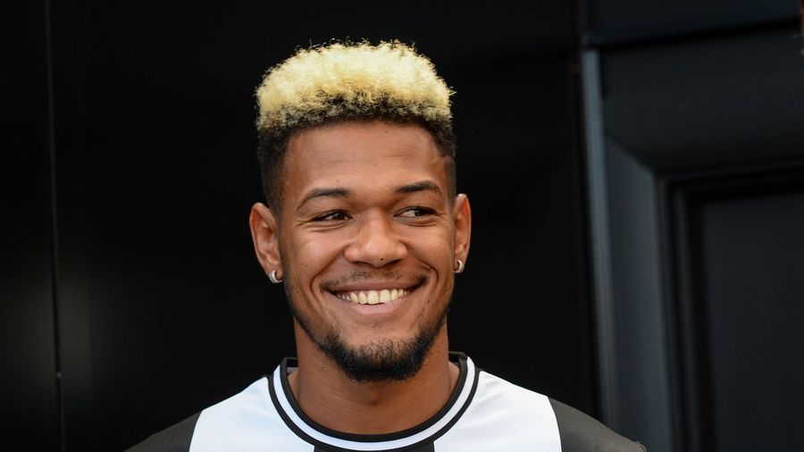 Joelinton va fi sancţionat după ce a încălcat regulile anti-COVID-19 şi s-a dus să se tundă
