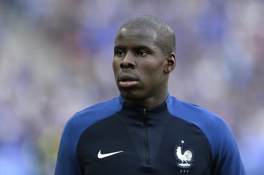 Zouma a rămas fără pisici şi a fost amendat de West Ham după apariţia imaginilor cu el lovindu-şi animalul de companie
