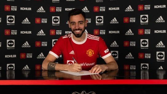 Bruno Fernandes şi-a prelungit contractul cu Manchester United

