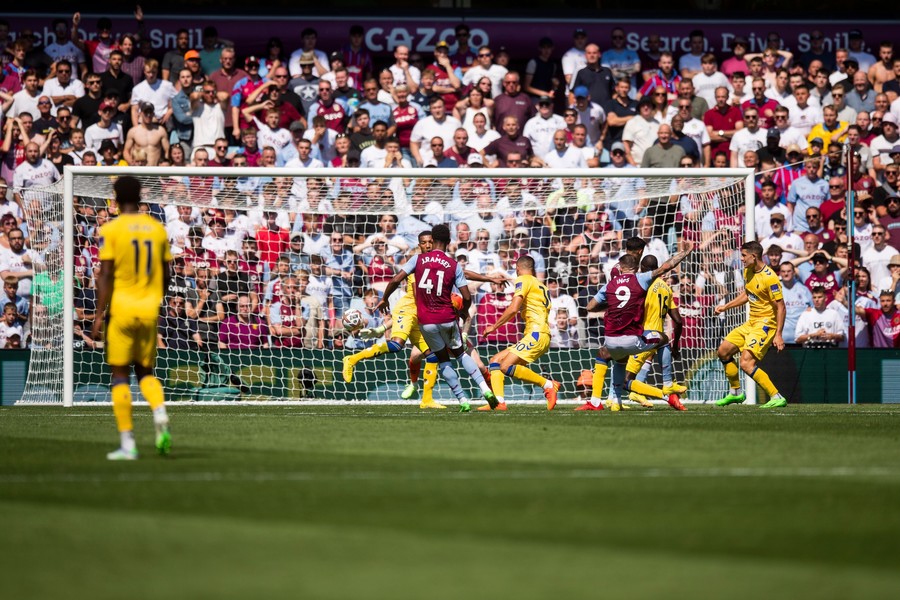 Aston Villa – Everton 2-1. Echipa lui Steven Gerrard se impune, după un final nebun de meci