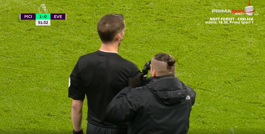 VIDEO | City - Everton, întrerupt dintr-un motiv rar întâlnit. Fanii au început să fluiere