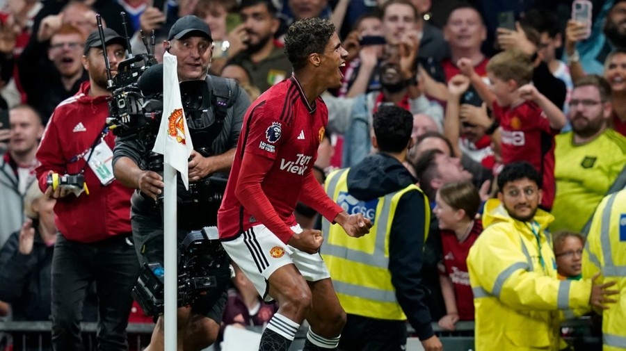 VIDEO | Manchester United, victorie cu Wolverhampton, scor 1-0. Varane a marcat golul decisiv pentru ”diavolii roşii”