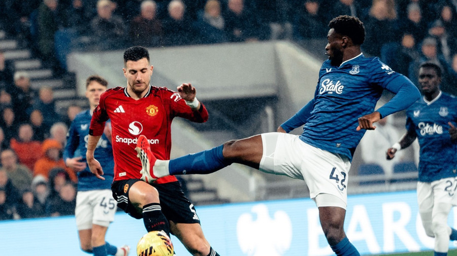 Manchester United bate la Everton şi ajunge la 6 meciuri consecutive fără eşec