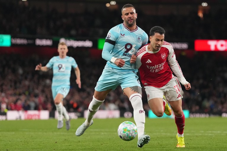Arsenal o bate pe Burnley şi are mai multe scenarii pentru a fi campioană