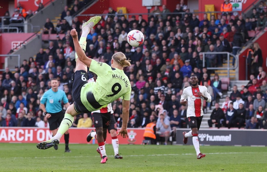 VIDEO ǀ Manchester City nu a avut milă de codaşa Southampton! Dublă pentru Haaland cu gol din semifoarfecă