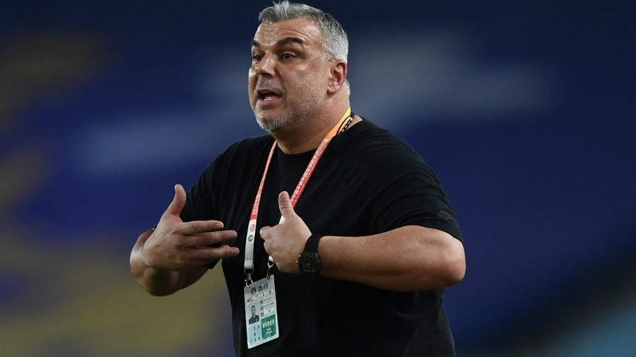 Cosmin Olăroiu îl lasă pe Xavi fără un jucător pe placul antrenorului Barcelonei
