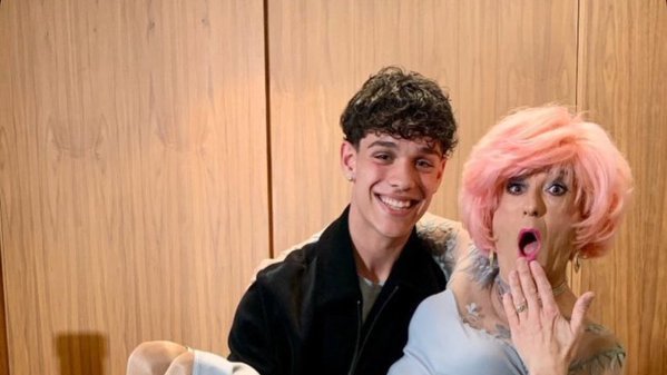 Hector Font vizat de insulte homofobe după o fotografie cu o activistă LGBTQIA+