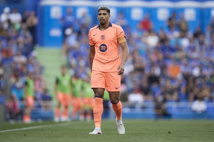Ronald Araujo a luat decizia finală cu privire la viitorul său la FC Barcelona