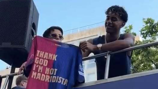 Tricoul afişat de Lamine Yamal la sărbătorirea titlului câştigat de FC Barcelona. Ironie către rivalii de la Real Madrid