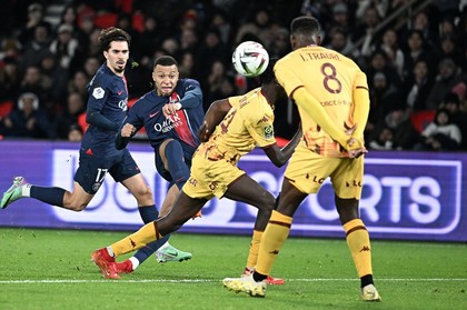 VIDEO | PSG a învins echipa lui Bölöni, FC Metz, cu 3-1. Gol fabulos marcat de Mbappe 