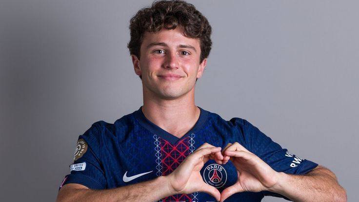 Mijlocaşul Joao Neves şi-a prelungit contractul cu PSG