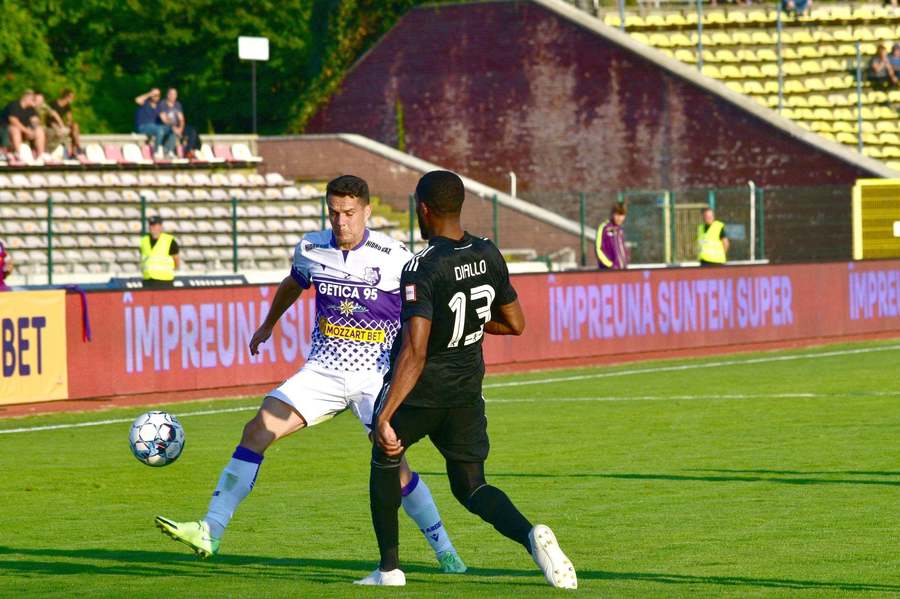 Bradley Diallo a părăsit SuperLiga României. Cu cine a semnat fundaşul după despărţirea de FC U Craiova 