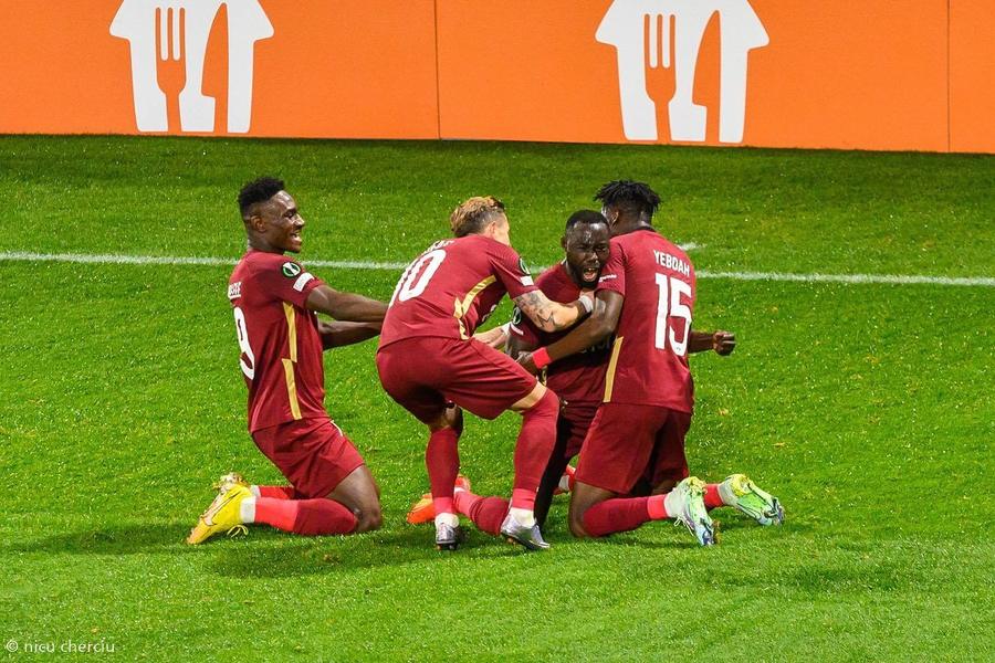 CFR Cluj a primit o amendă de 10.000 de euro din cauza comportamentului suporterilor din meciul cu Slavia Praga
