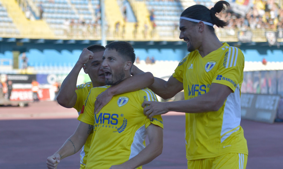 VIDEO | Petrolul Ploieşti deschide scorul cu FC Argeş. Gicu Grozav, execuţie imparabilă la vinclu
