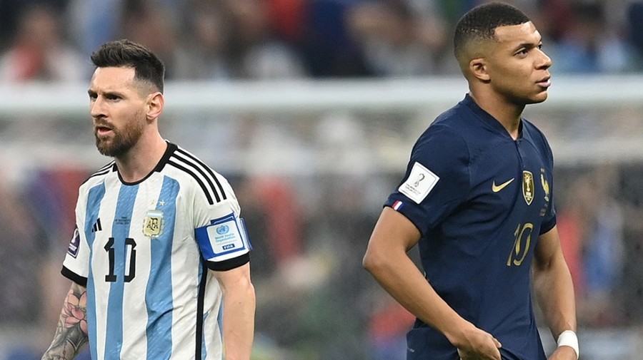 FOTO & VIDEO | Poliţia recurge la gaze lacrimogene la Nisa, pentru a-i dispersa pe suporteri, după Argentina - Franţa. Petarde aruncate la Paris în Piaţa Bastilia
