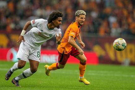 OFICIAL | Mijlocaşul de naţională crescut de Sporting Lisabona a fost prezentat în SuperLiga: „Bun venit”