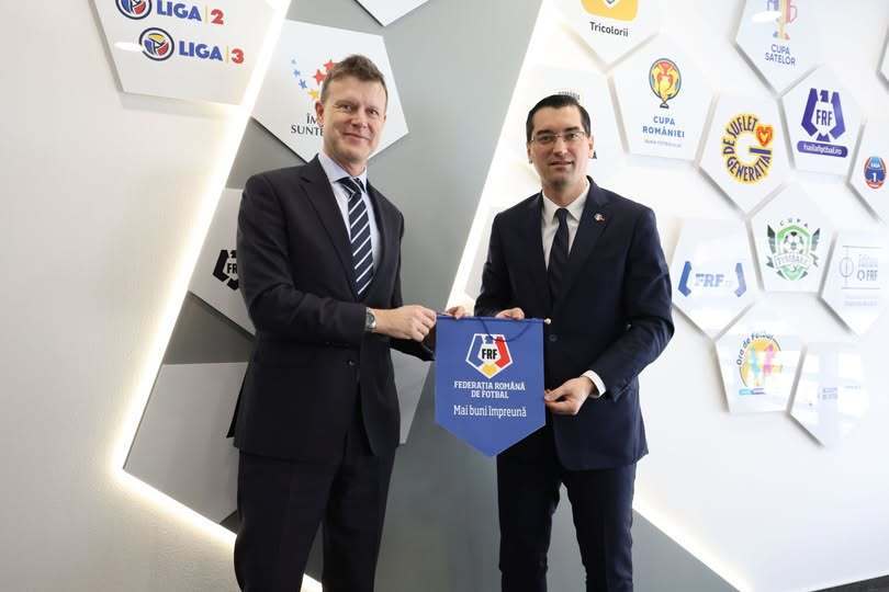 Ambasadorul Marii Britanii la Bucureşti, primit la Casa Fotbalului de preşedintele FRF