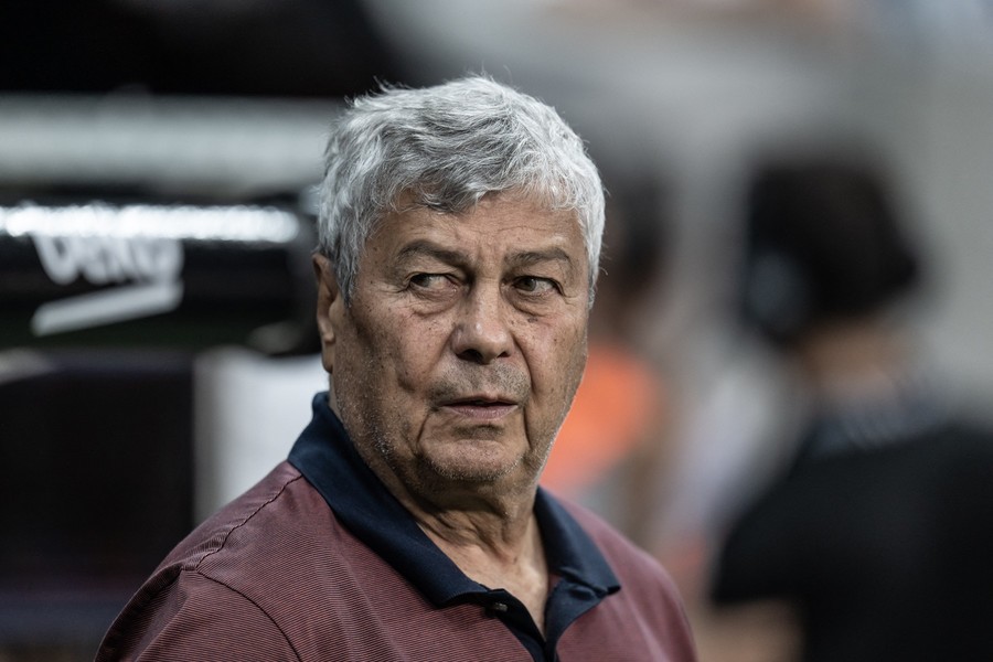 Ioan Andone, veşnic recunoscător faţă de ajutorul primit Mircea Lucescu: „Unde eram noi de la Hunedoara dacă nu era el?” | VIDEO EXCLUSIV 