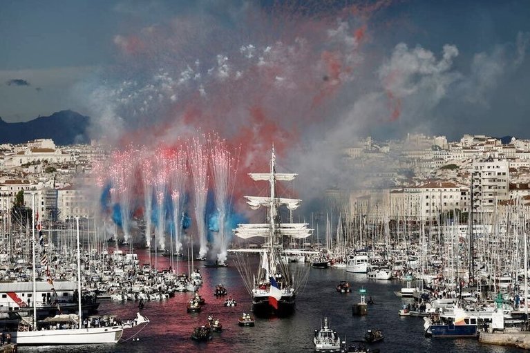 Flacăra olimpică a ajuns în Franţa. Momente spectaculoase la Marsilia