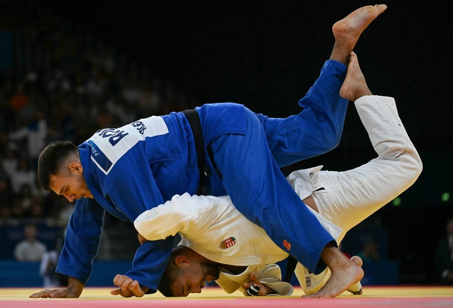 Alexandru Creţ, victorie uriaşă în turneul olimpic de judo. L-a învins pe maghiarul Krisztian Toth, medaliat cu bronz la Tokyo