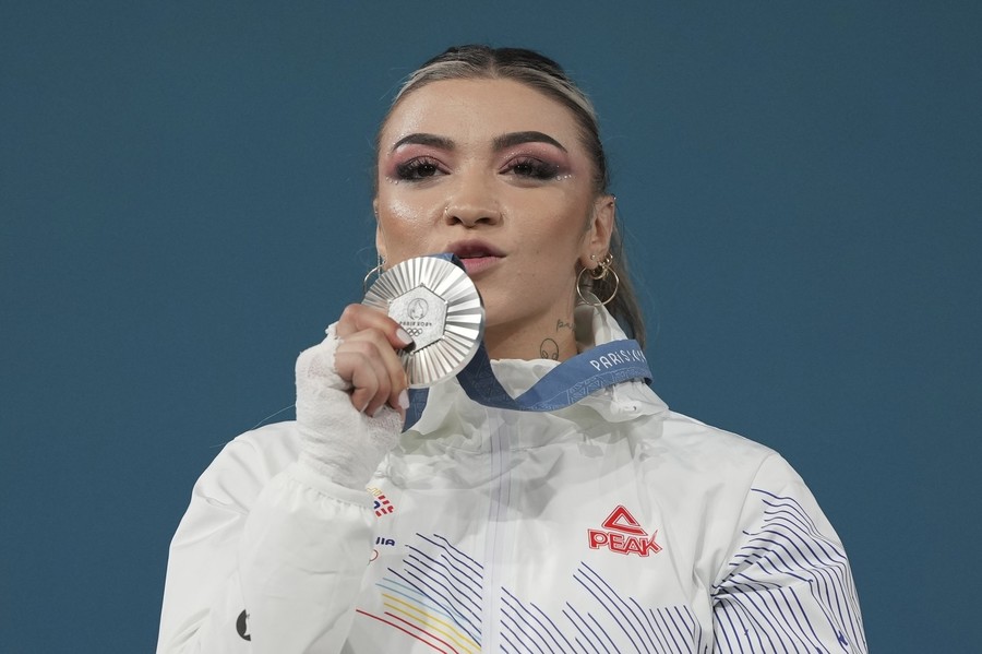 “Mami, tati, am reuşit”. Mihaela Cambei, discurs plin de emoţii după argintul olimpic