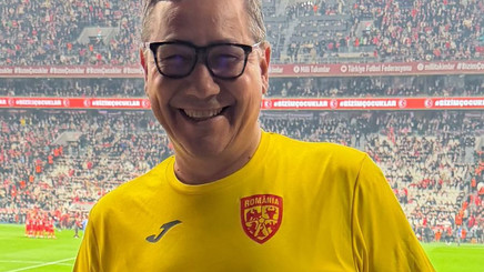 Ponta a jucat la două capete! Cum s-a afişat fostul premier la meciul dintre Turcia şi România